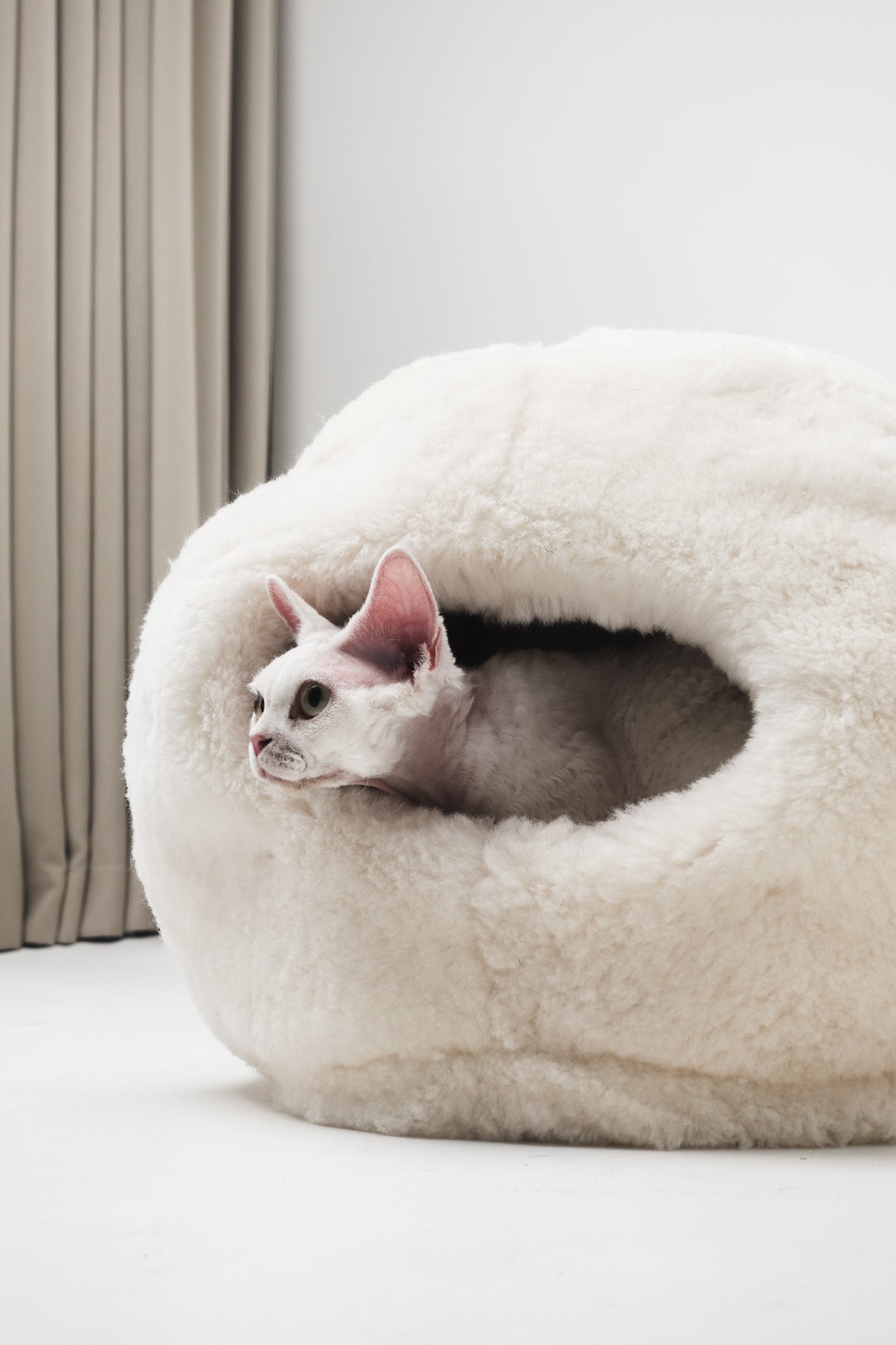 Nest Natural Sheepskin Pet Bed - White-4
